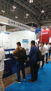 展示会-169x300 About